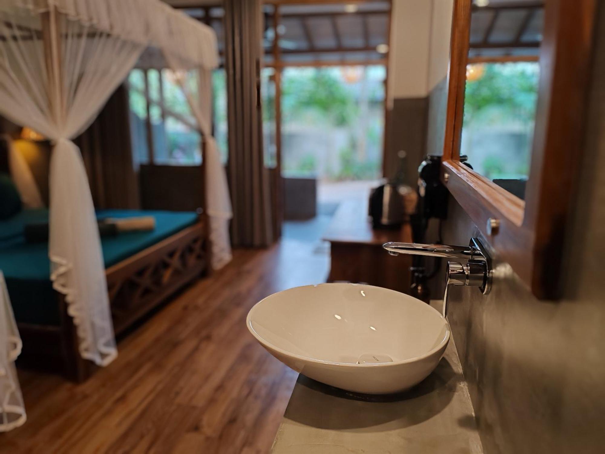 Hotel The Jungle View Mirissa Zimmer foto